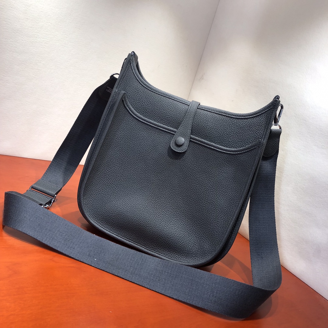 Hermes Evelyne III 29 PM Shoulder Bag In Dark Grey Clemence Leather